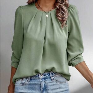 Light green long sleeve flowy shirt pleat